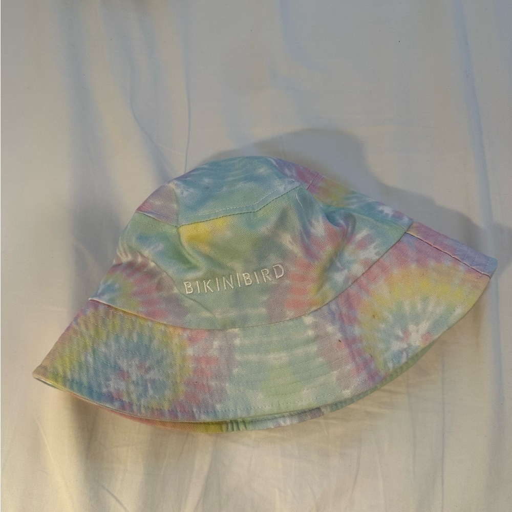 Rainbow bucket hat